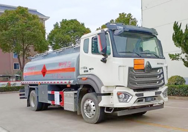 易燃液體罐式運輸車